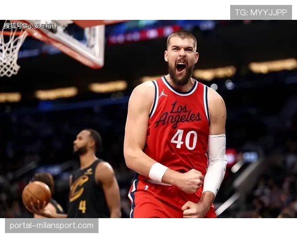 祖巴茨27分11板，快船中锋内线发挥出色