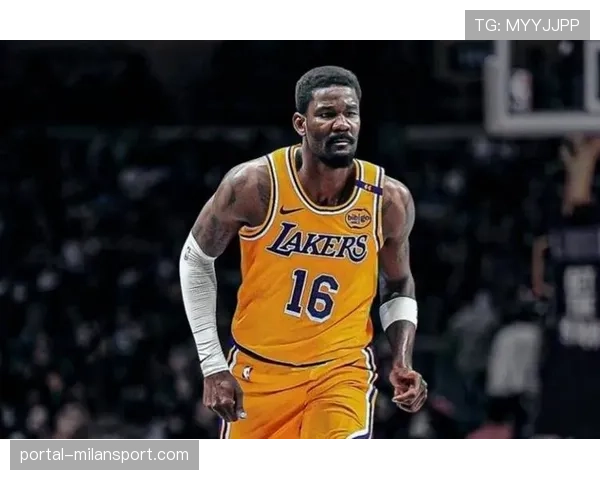 艾顿4分7篮板状态低迷 湖人内线攻防两端均遭绿军压制 艾顿4分7篮板状态低迷 湖人内线攻防两端均遭绿军压制